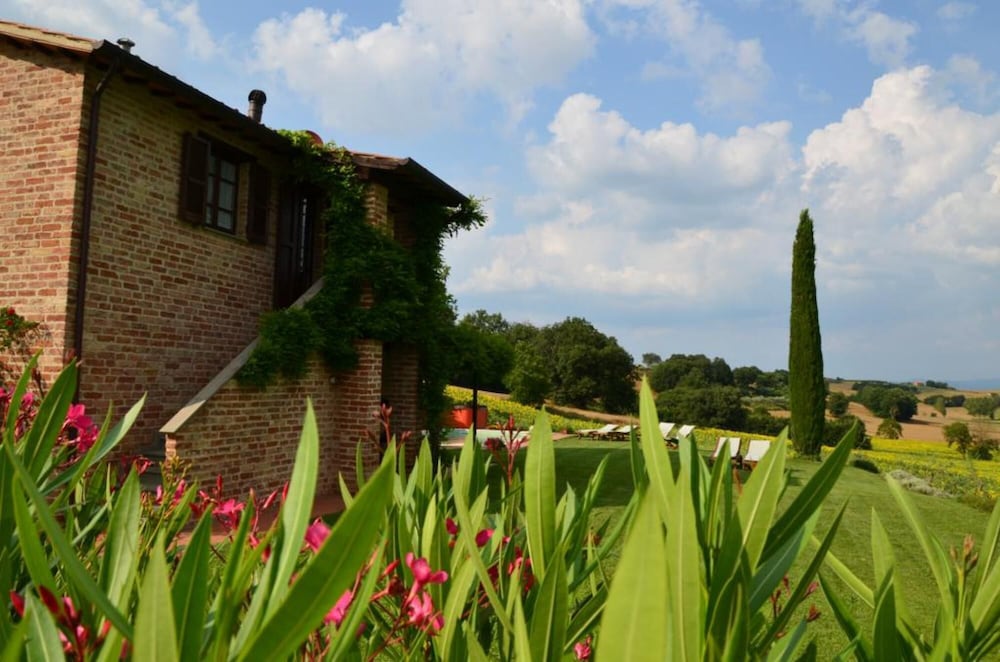 Villa photo 1
