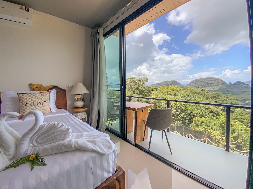Superior Panorama with Balcony - Photo 12