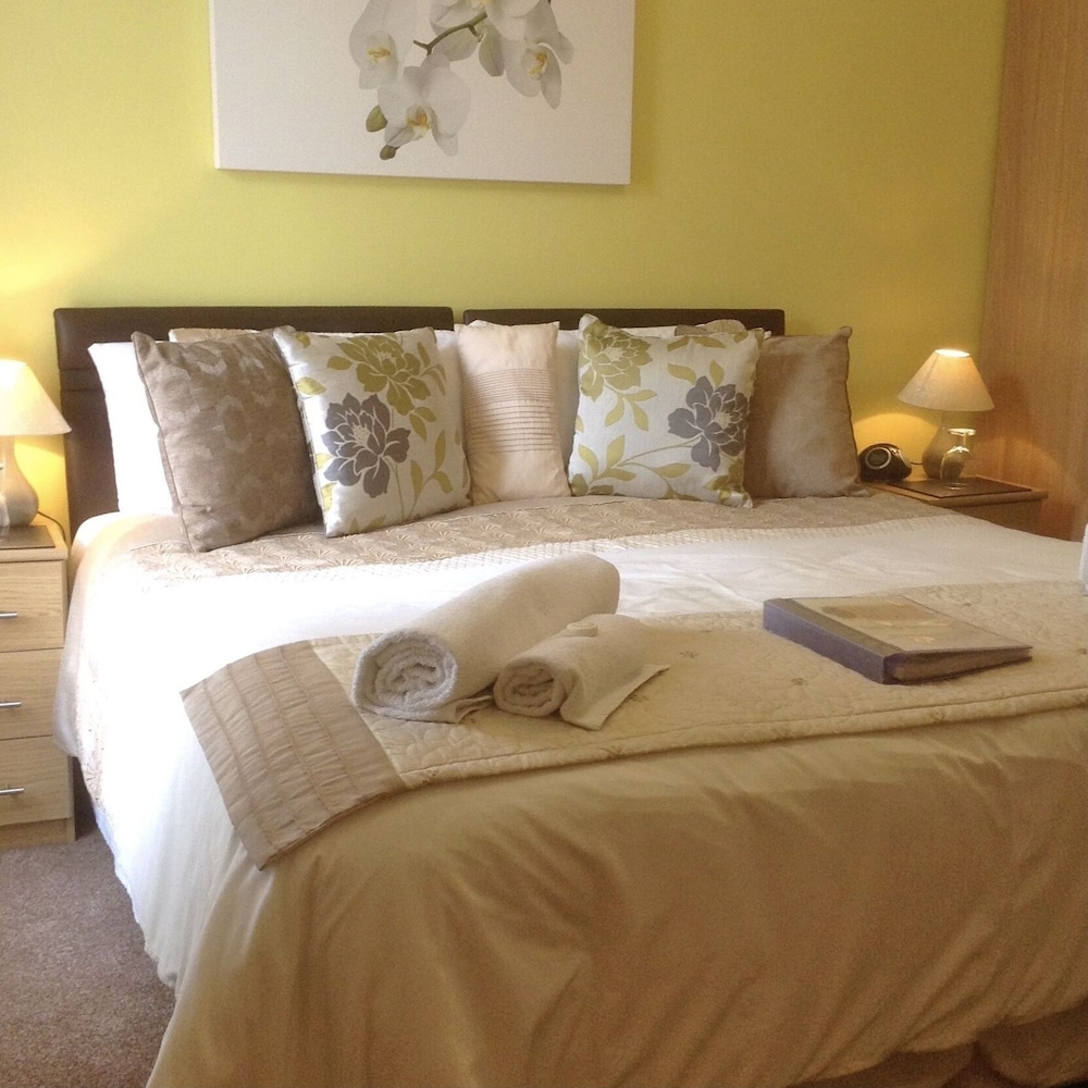Double or Twin Room, Ensuite (Orchid) photo 2