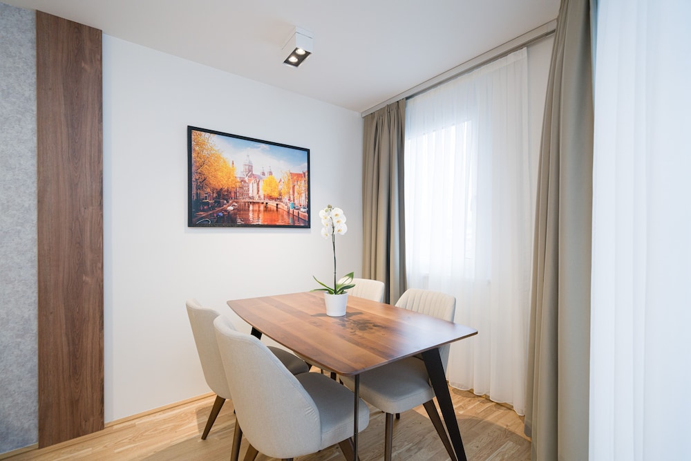 Deluxe Apartment (Top 12)