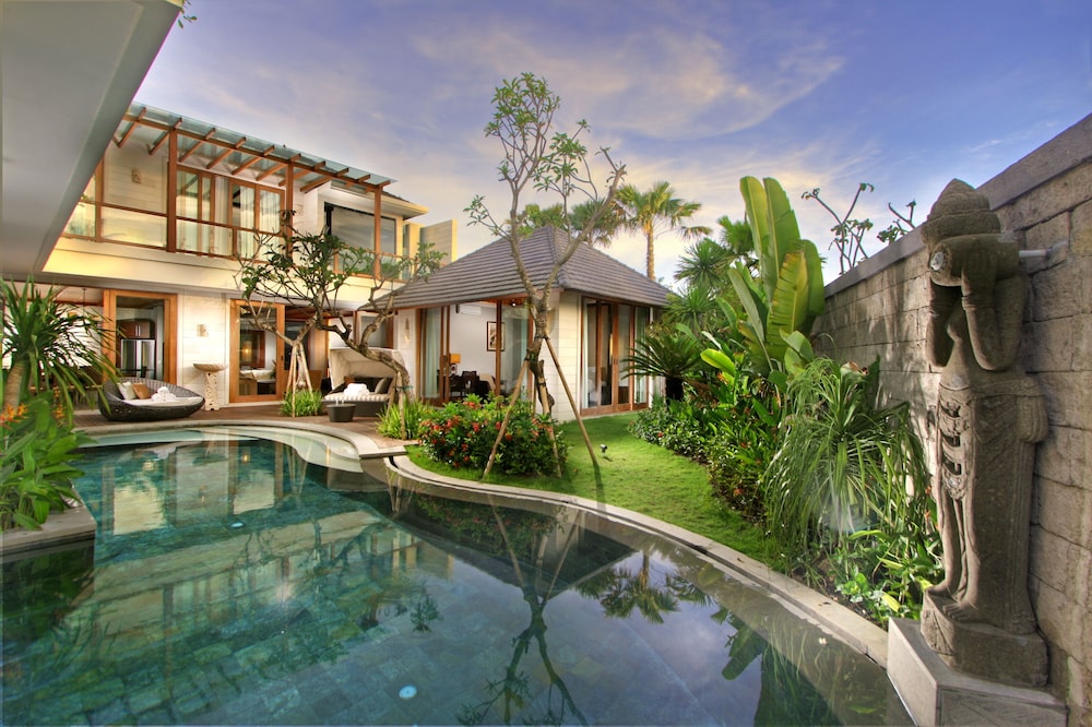 Four-Bedroom Villa with Private Pool - Photo 44