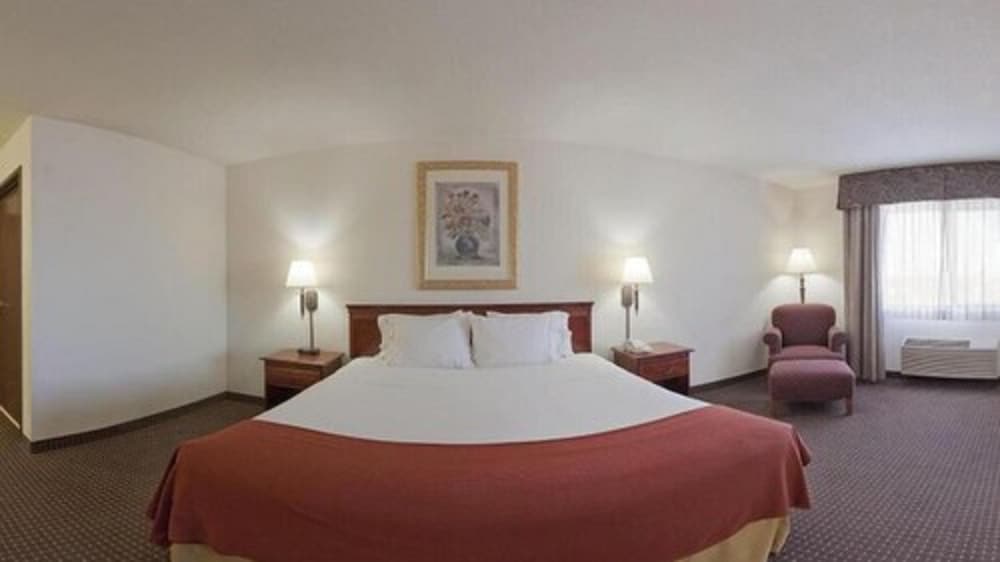 Suite, 2 Queen Beds, Roll-in Shower (Mobility Accessible) - Photo 1