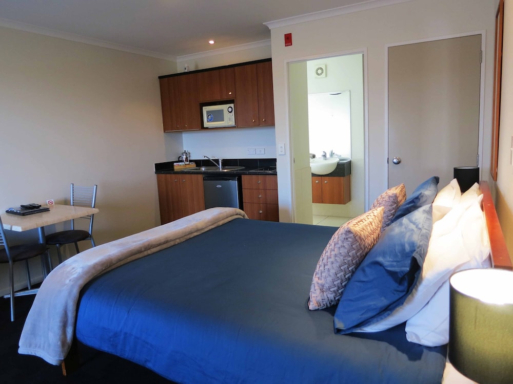 Standard Studio, Non Smoking, Kitchenette (Standard Studio Units) photo 3