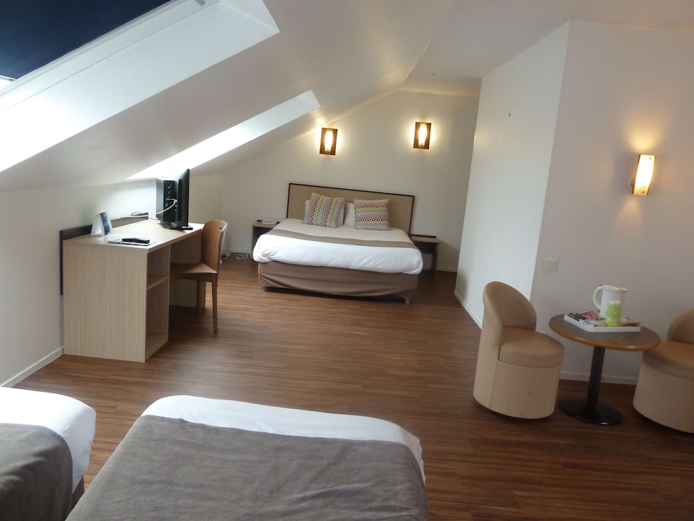 Standard Room, Multiple Beds - Photo 7