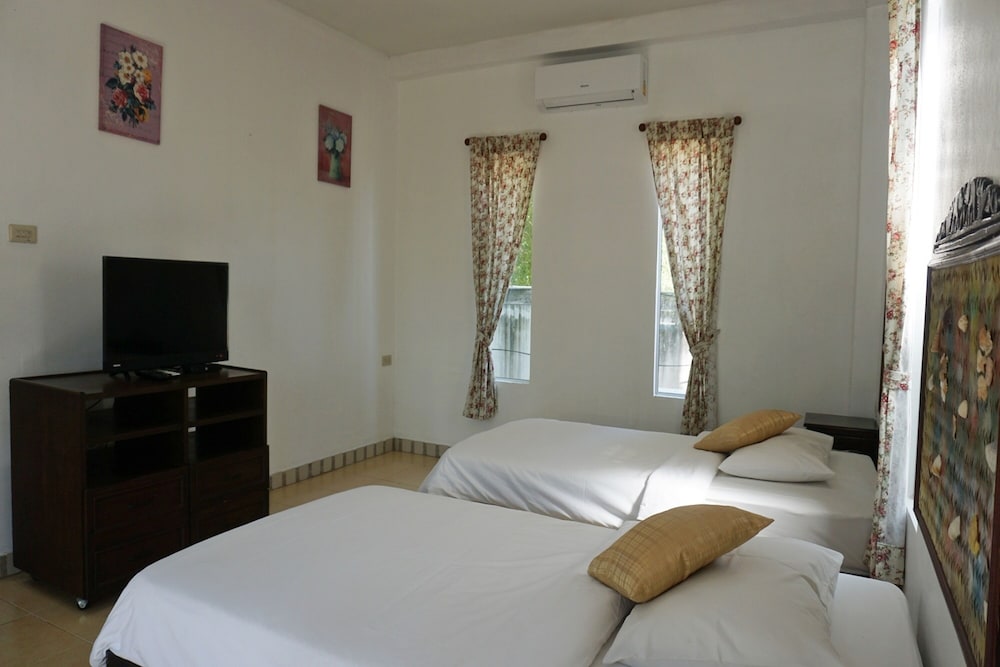 Deluxe Room - Photo 7