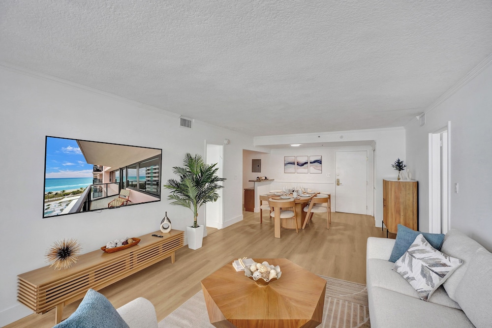 Chic 2-Bedroom Condo with Beach Service & Gym - 1210.