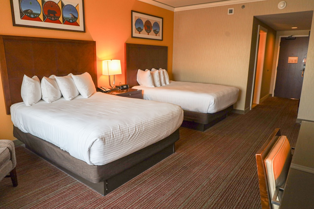 Standard Room, 2 Queen Beds photo 2