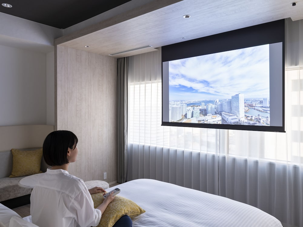 Deluxe , 1 bed Queen , with projector, Non Smoking