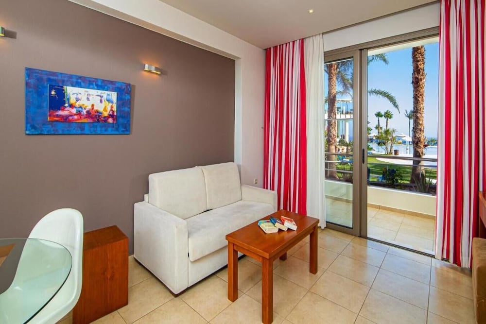 One Bedroom Villa with Pool View - Photo 7