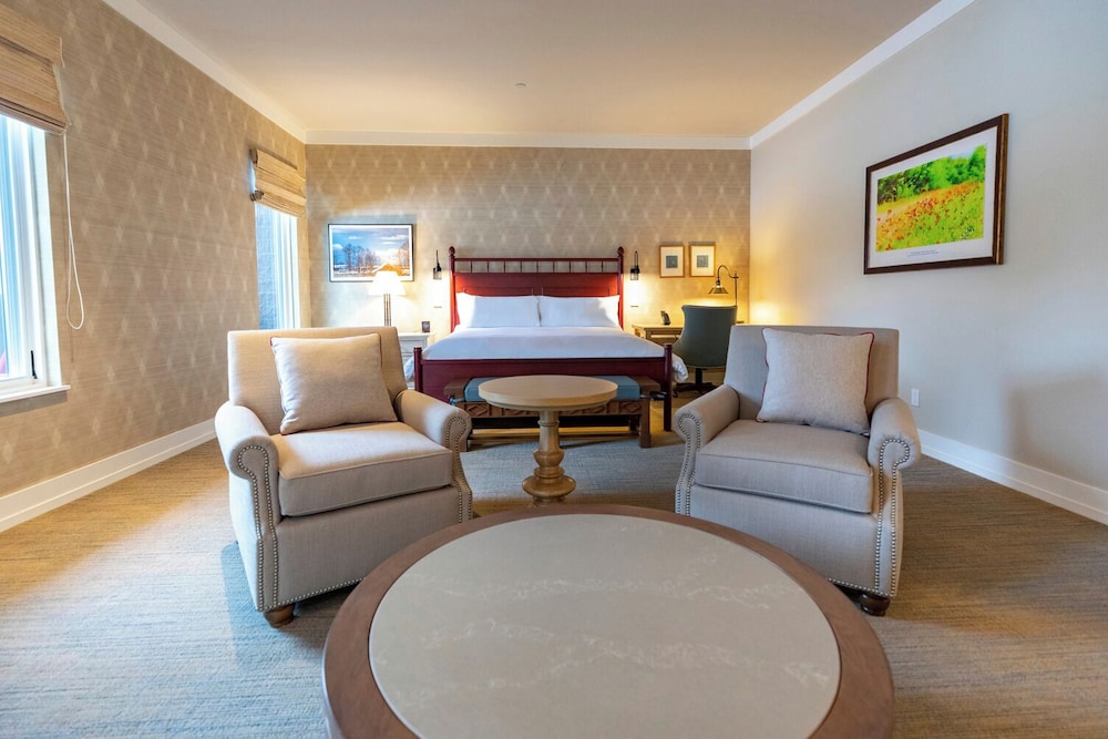 Executive Studio Suite, 1 King Bed, Accessible, Golf View