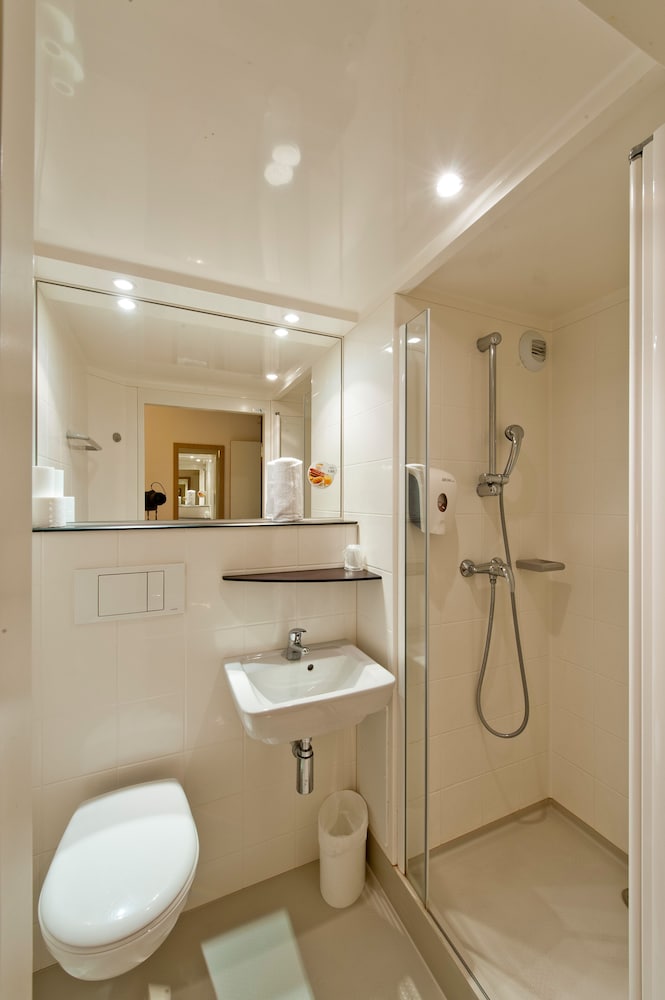 Standard Room, 2 Twin Beds photo 3