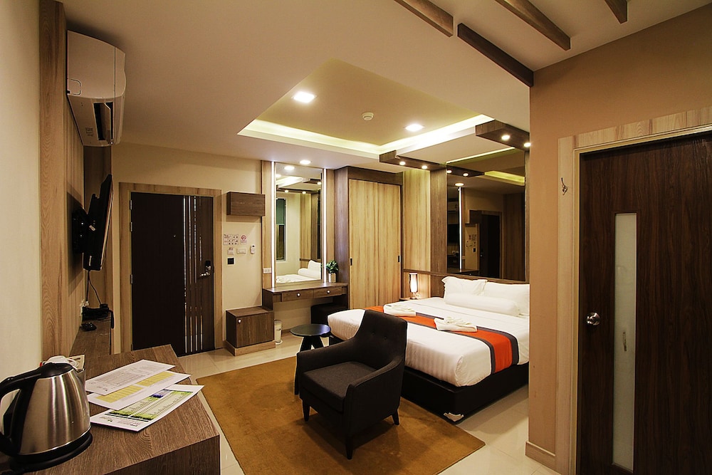 Standard Plus King Room (B-Building)
