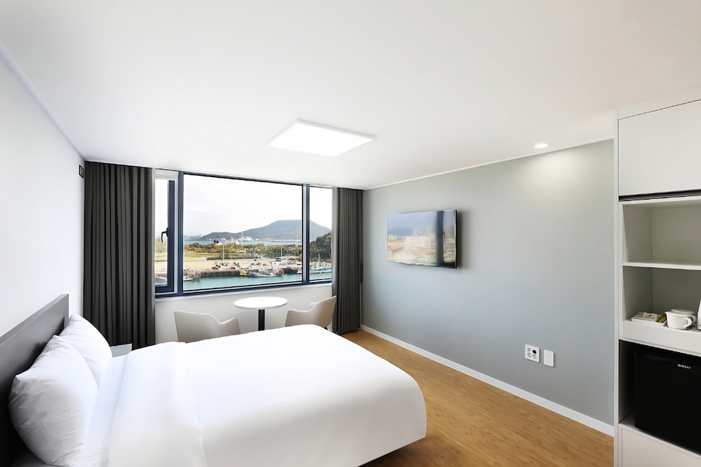 Ocean 1 Double (Infinity Pool And Breakfast Package)