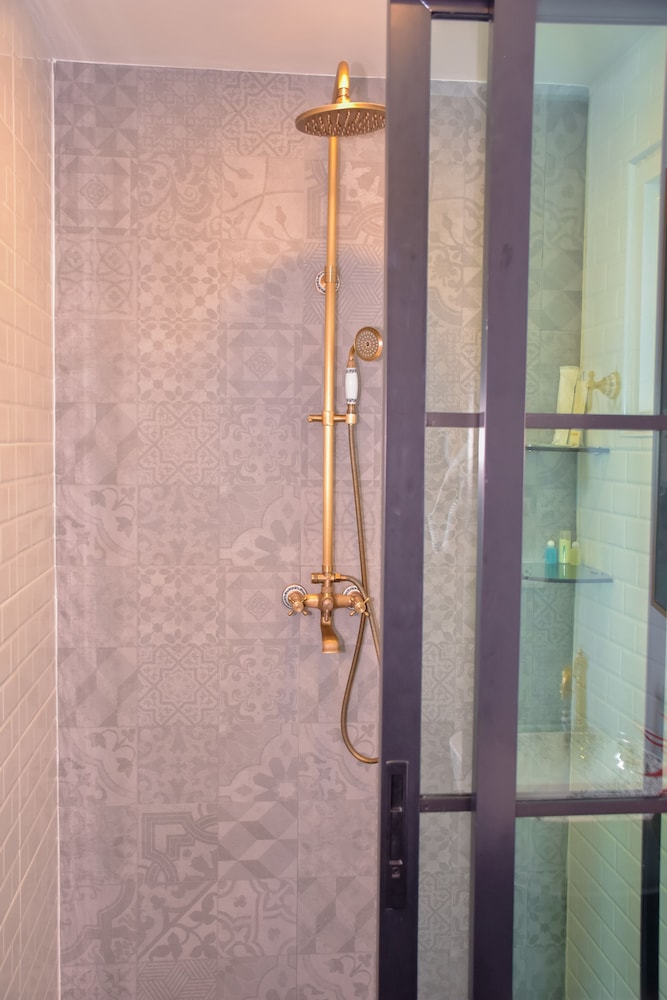 Suite - Photo 15