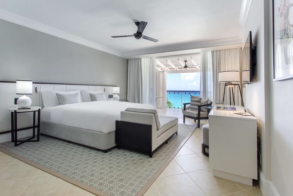Signature Room, 1 King Bed, Oceanfront - Photo 2