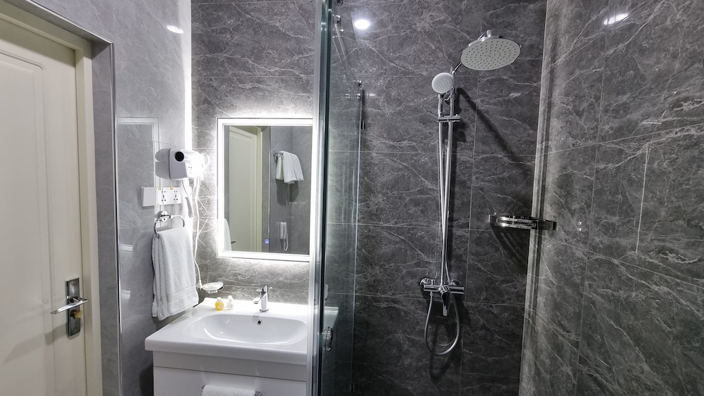Deluxe Double Room - Photo 12