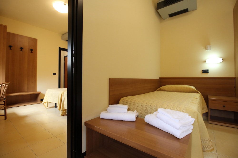 Deluxe Triple Room photo 1