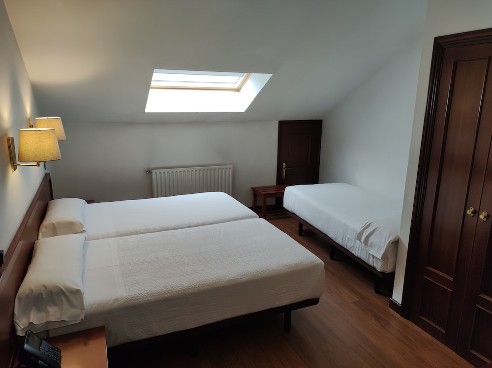 Standard Triple Room - Photo 1