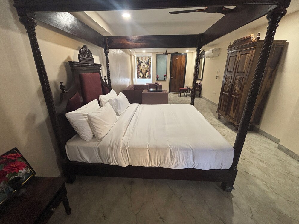 Honeymoon Suite