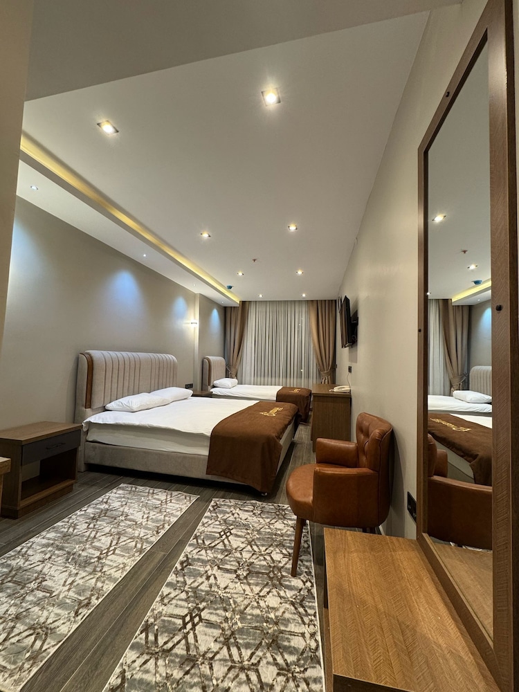 Luxury Twin Room, City View