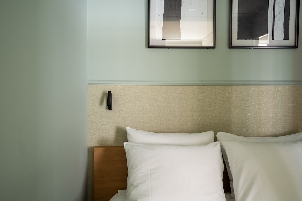 1 Bedroom Apartment with Sofa Bed photo 2