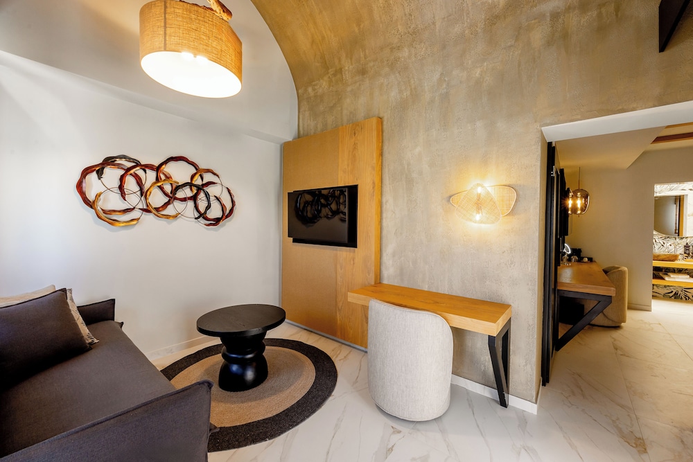 豪华套房配户外按摩浴缸