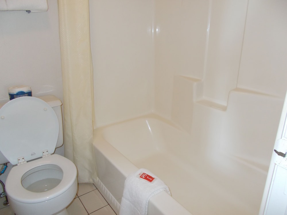 Standard Room, 2 Double Beds, Non Smoking - Photo 6