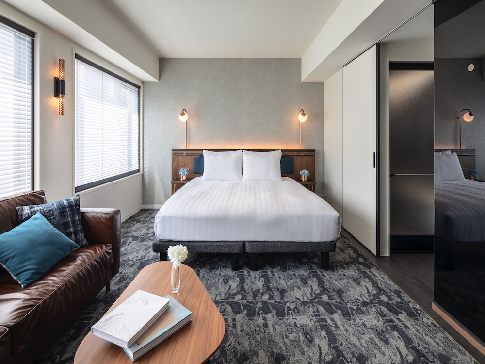 Premier King Room (Two-sided natural light & bathtub)