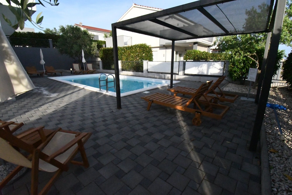 Villa (Classic Four Bedroom Villa with Sea V)