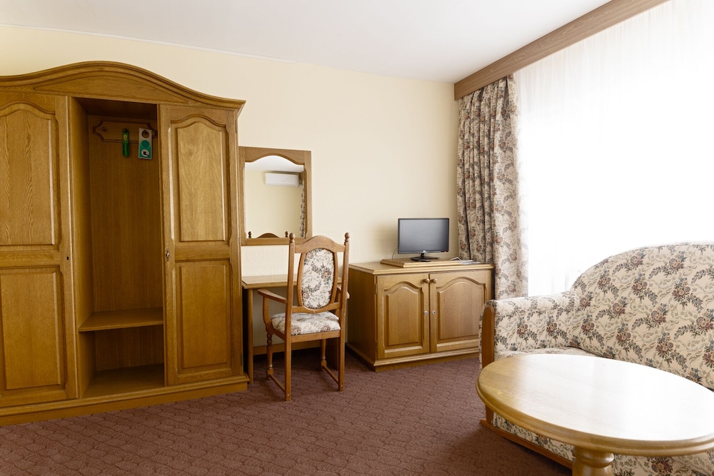 Business Twin Room, 2 Twin Beds, Balcony photo 2
