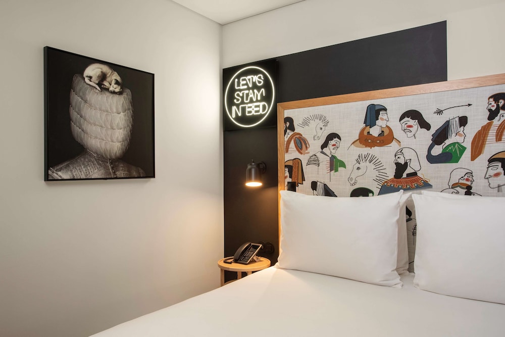 Room, 1 King Bed, Accessible - Photo 2