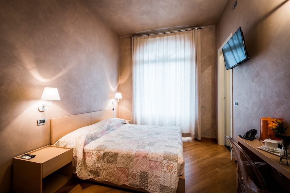 Classic Double Or Twin Room, Private Bathroom, Park View photo 1