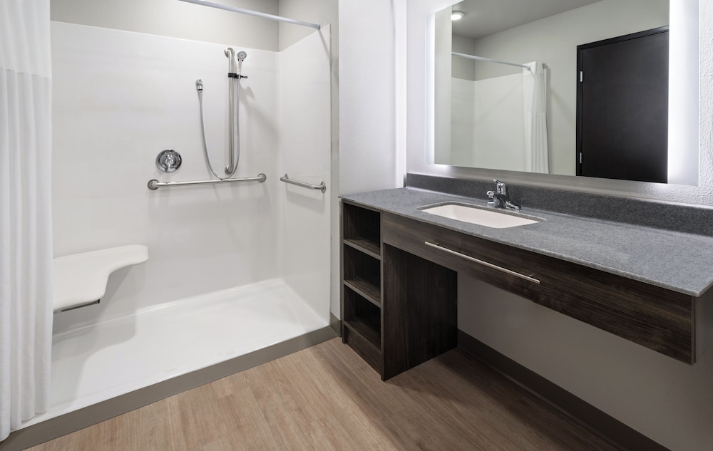Room, 1 King Bed, Accessible (Mobility & Hearing, Roll-in Shower) - Photo 5