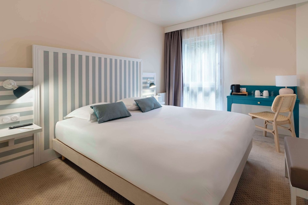 Superior Room, 1 Queen Bed, Non Smoking photo 1