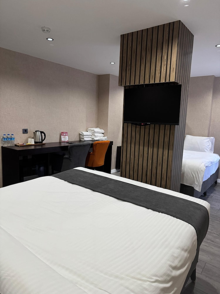 Luxury Triple Room, Courtyard View photo 2