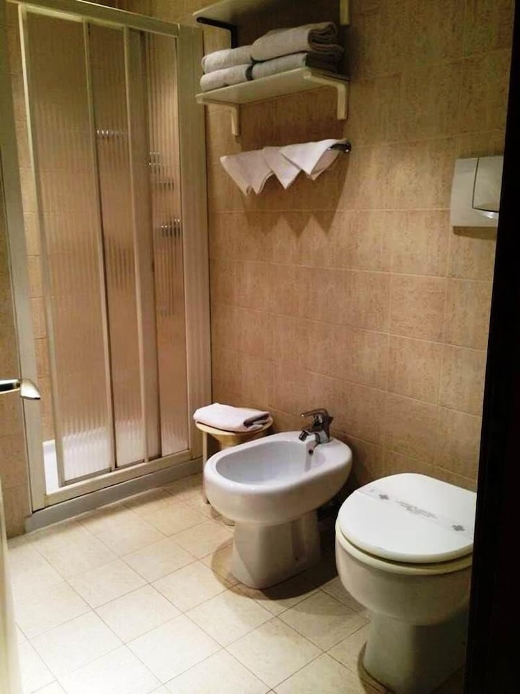 Economy Triple Room (Penthouse) - Photo 4