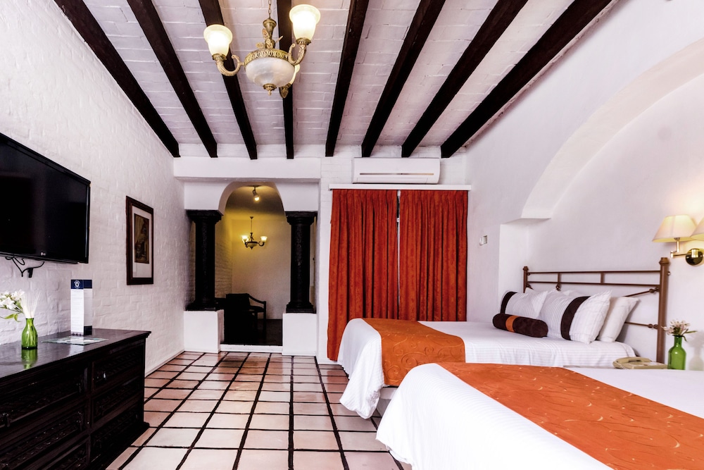 Standard Room, 2 Double Beds - Photo 5