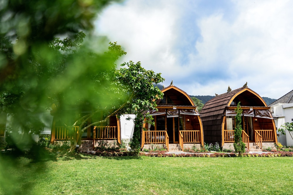 Standard Cabin, 1 Queen Bed, Non Smoking, Mountain View