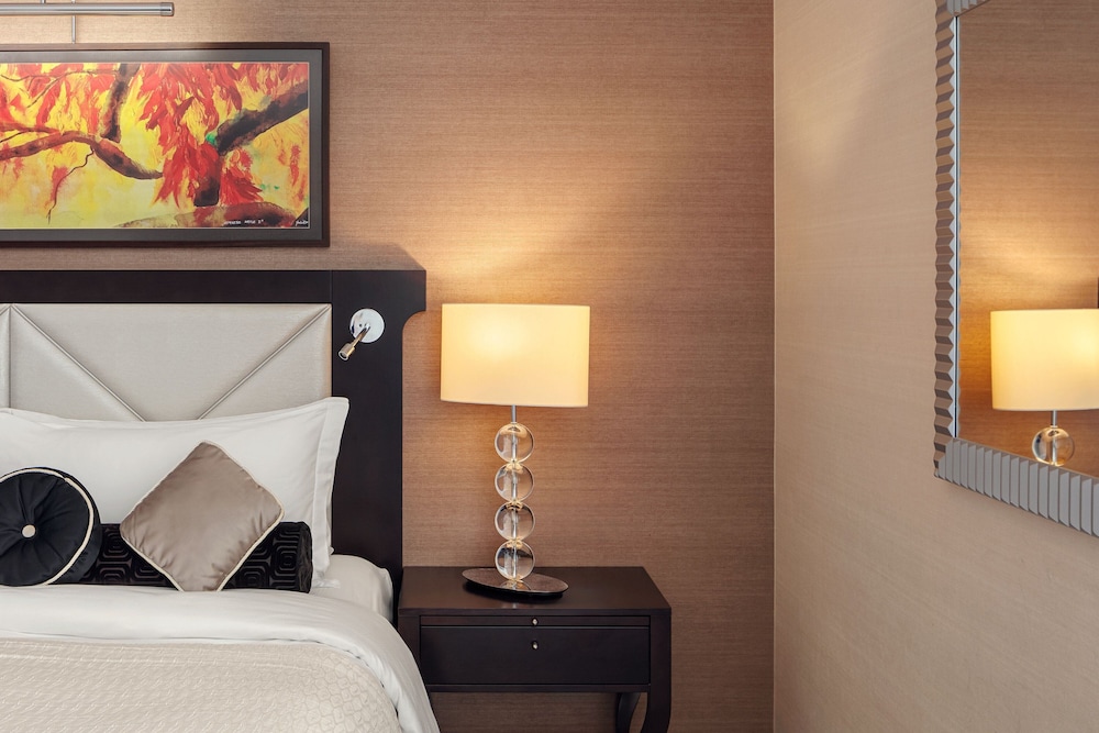 Junior Suite, 1 King Bed - Photo 4