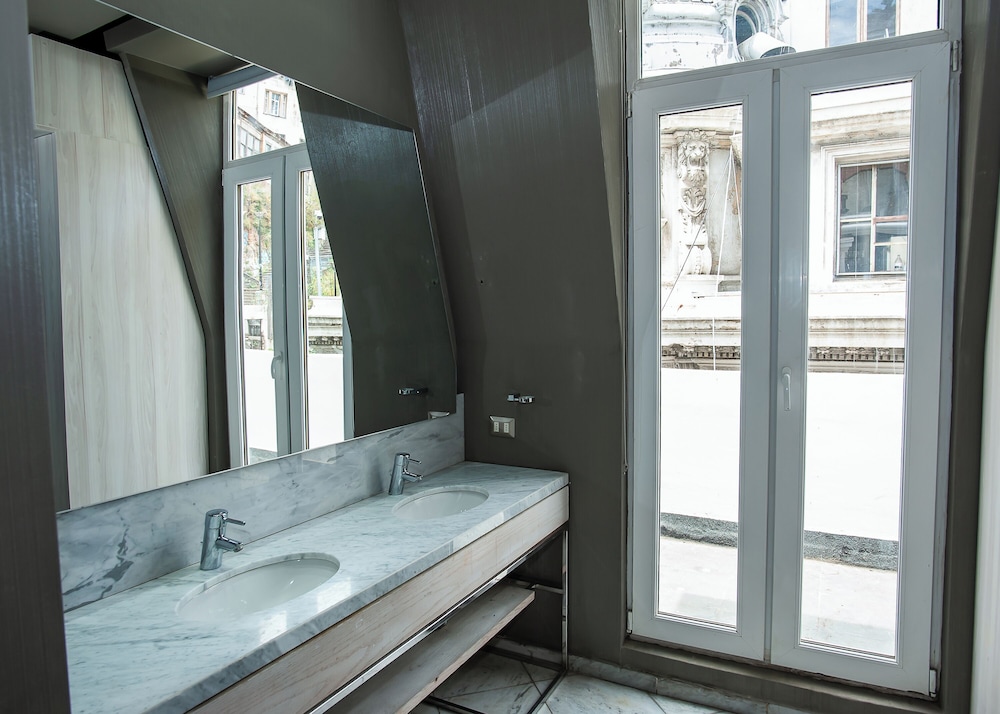 Deluxe Double Room, 1 King Bed, Balcony photo 3