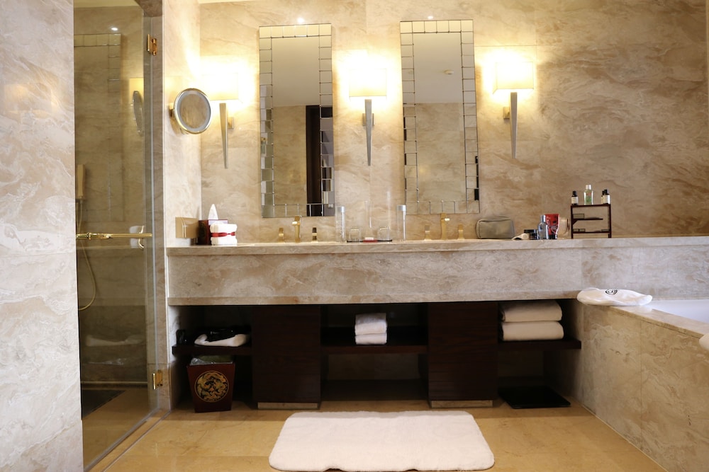 Signature Suite - Free Fairmont Gold Lounge Benefits - Photo 5