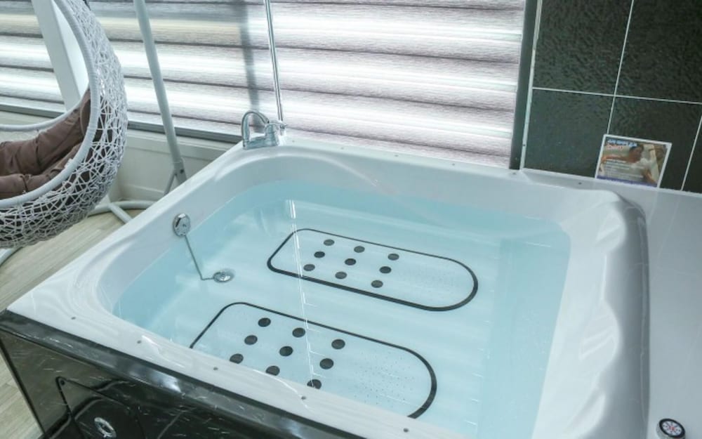 Room (Room 204 (duplex jet spa individual b)