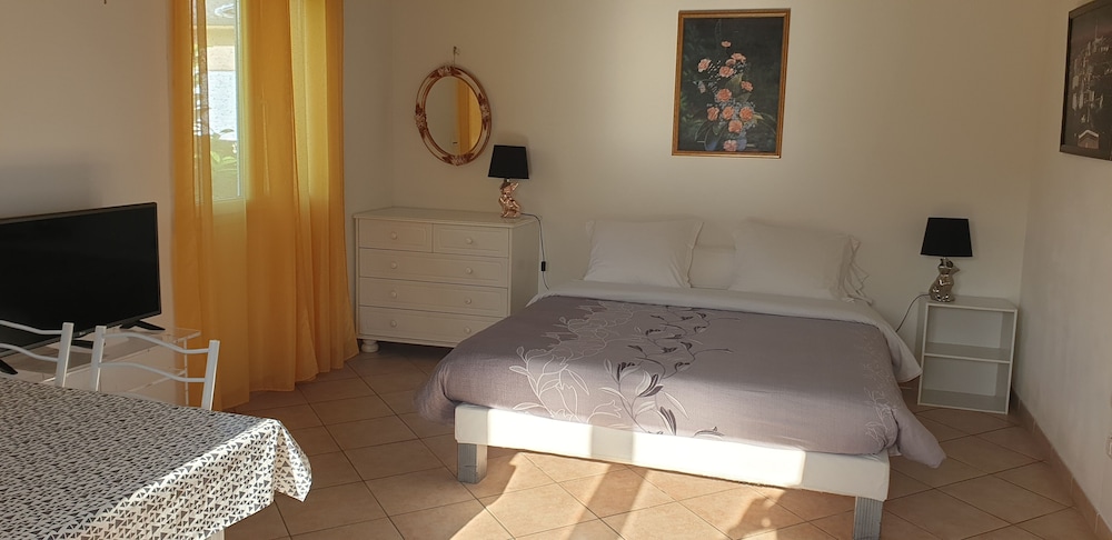 Basic Bungalow, Ensuite, Garden View photo 1