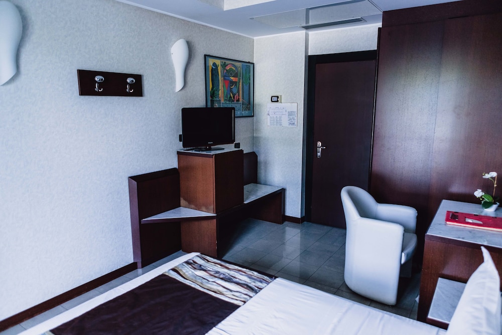 Standard Double Room Single Use photo 3