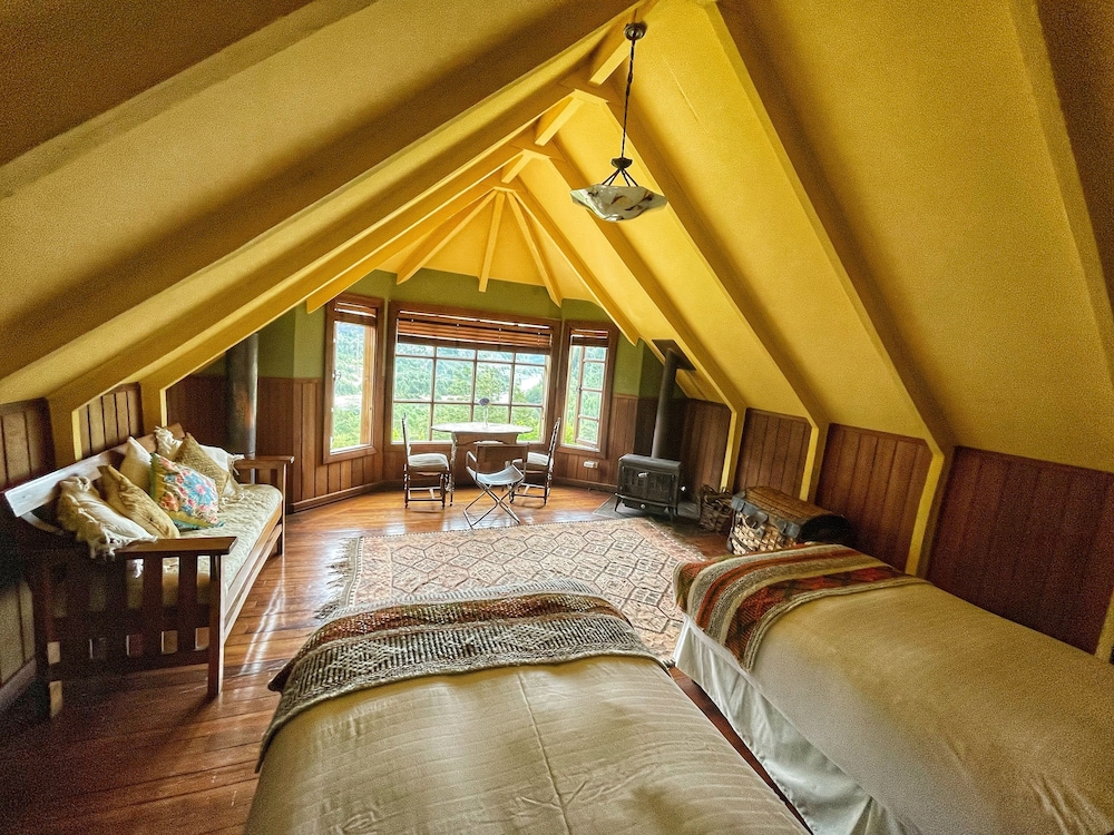 Standard Double or Twin Room, Private Bathroom, River View photo 2