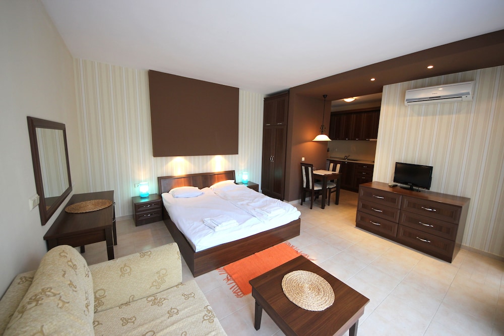 Economy Studio (4 adults)