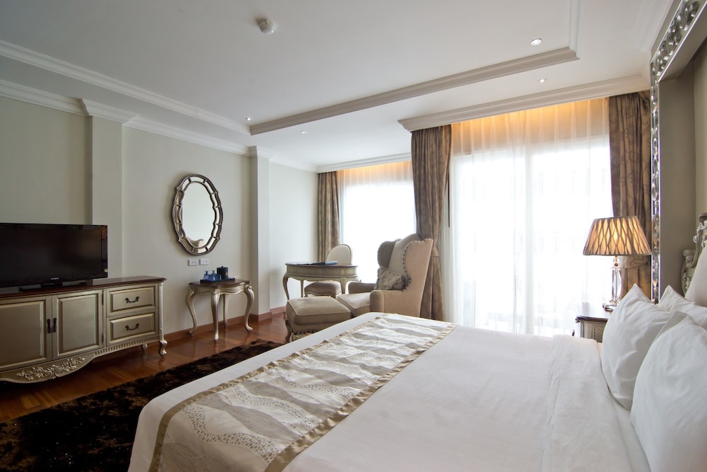 Superior Room, Jetted Tub, City View