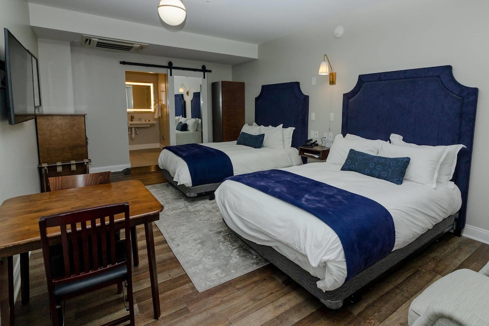 Room, 2 Queen Beds, Mobility Accessible, Non Smoking - Photo 1