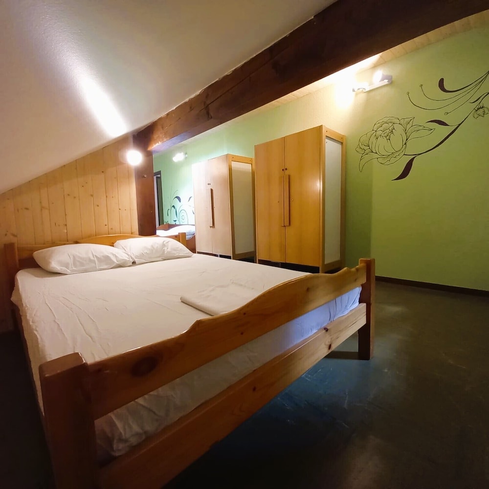 Quadruple Room - Shared Bathroom