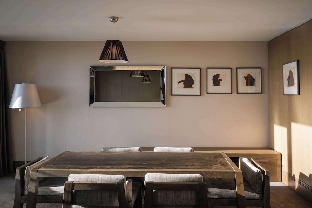Suite, Balcony
